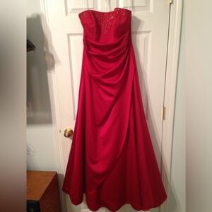 David’s Bridal Bridesmaid Dress Cherry Red